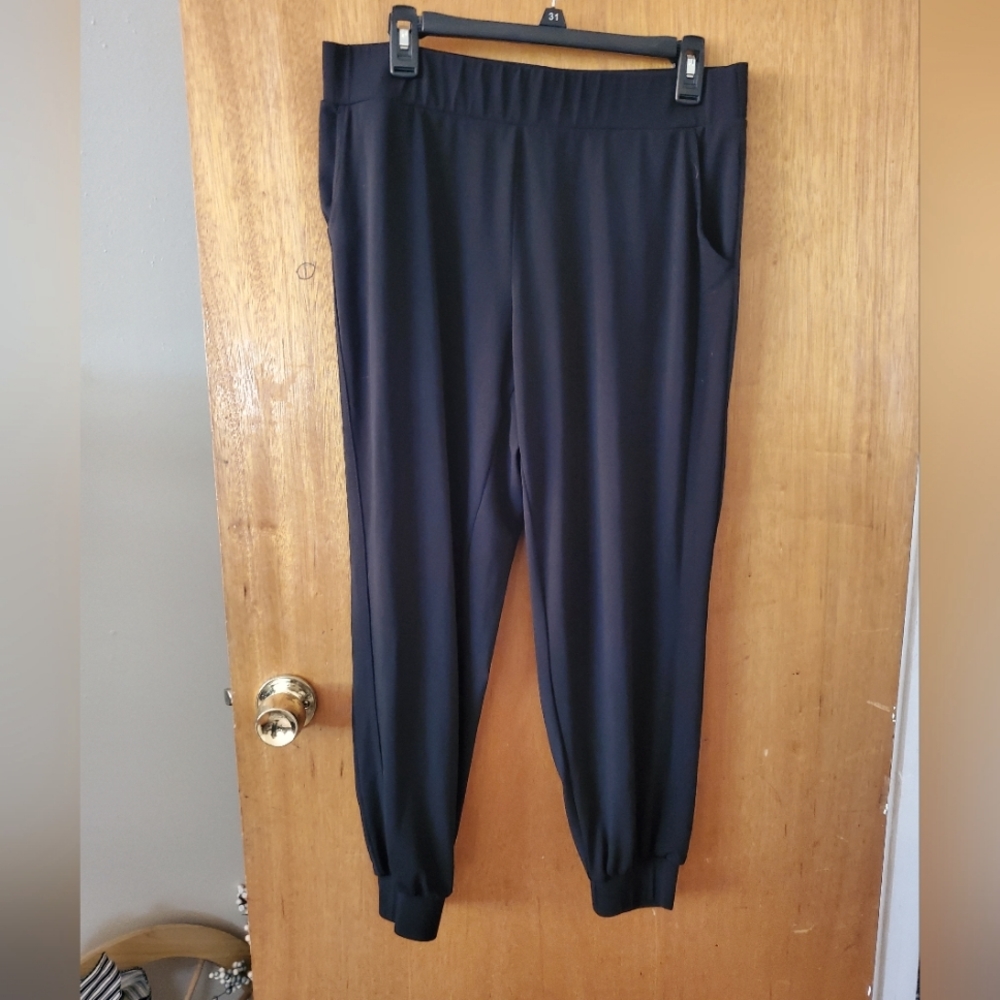 Lisa Rinna joggers Black